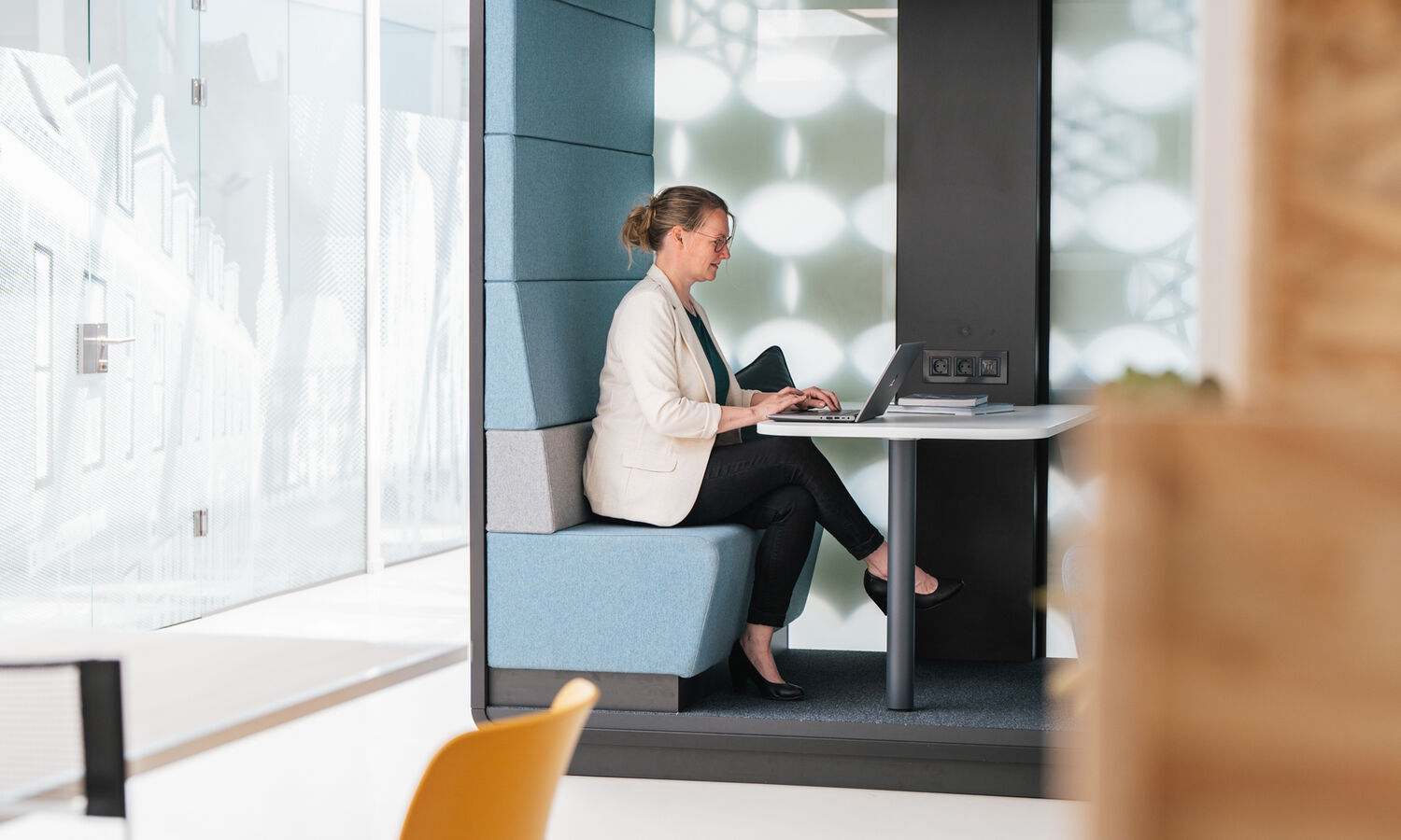 Goede akoestiek, fijnere werkplek - Projectinrichting door Office Design 