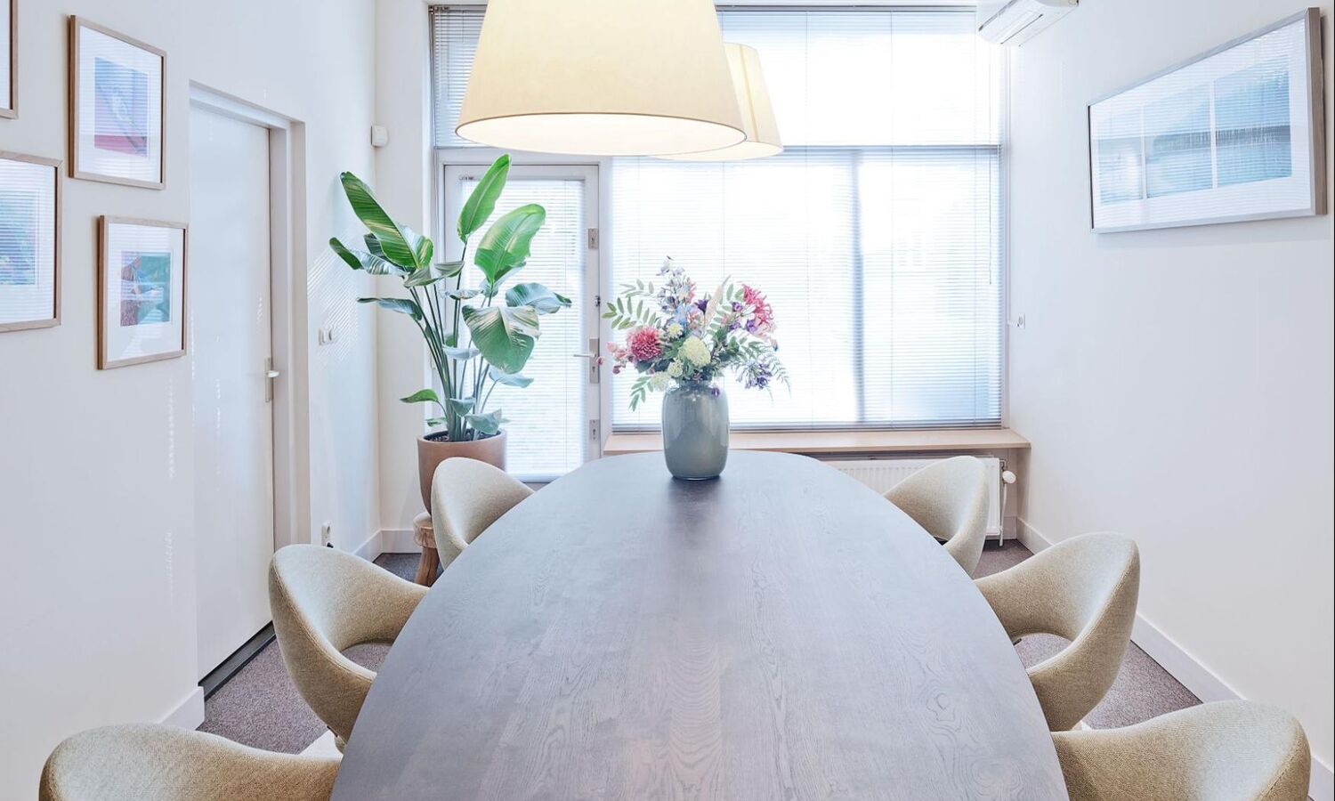 Vergaderruimte AB Advocaten - Inrichting door Office Design Projectinrichters 