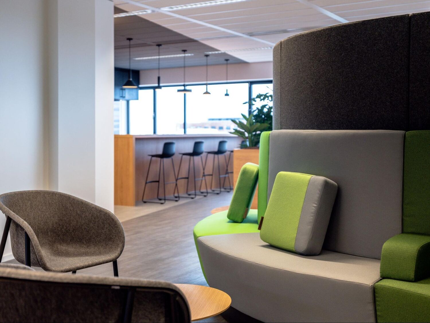 Maandag - duurzame kantoorinrichting door Office Design